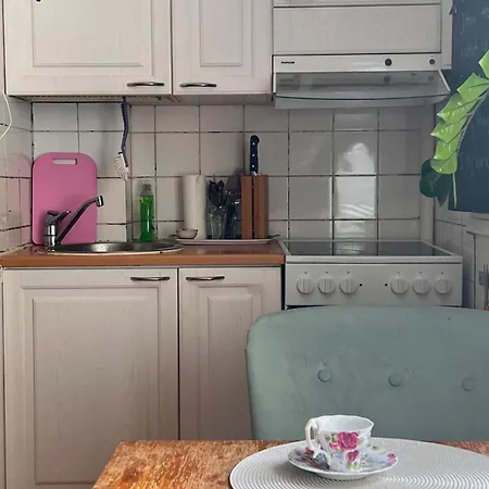 Cozy In Trendy District Apartman